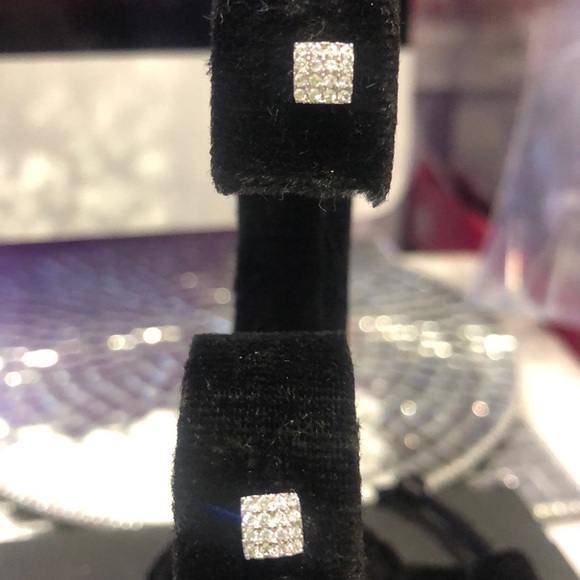 Dainty Little Unisex Cubic Zirconia Pavé Square Studs-Boutique - Picture 2 of 8